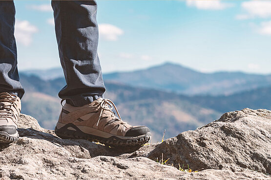 Wanderschuhe auf Berg