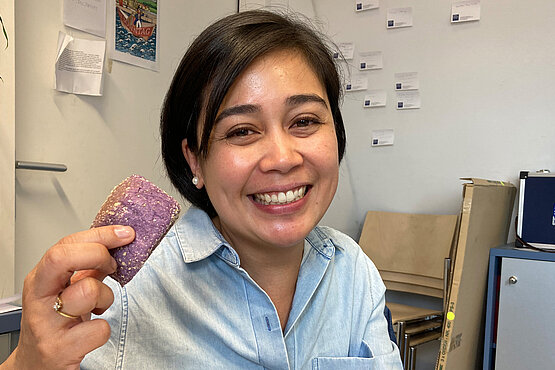 Ube Pandesal ist ein fluffiges Germgebäck. Das Rezept bringt Marizel Aguirre in die SONNTAGs-Jause mit. 