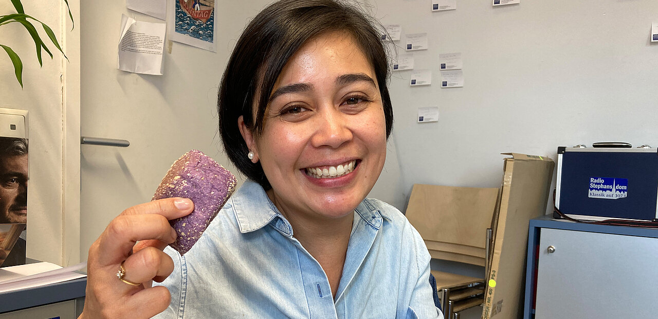 Ube Pandesal ist ein fluffiges Germgebäck. Das Rezept bringt Marizel Aguirre in die SONNTAGs-Jause mit. 