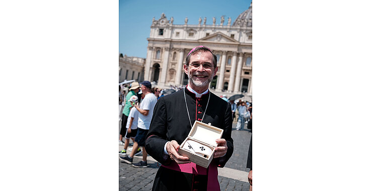 Grosse Freude: Erzbischof Josef Grünwidl mit dem Pallium in Rom.