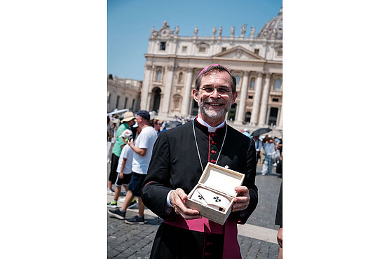 Grosse Freude: Erzbischof Josef Grünwidl mit dem Pallium in Rom.