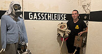 Lukas Arnold bei der Bunkerführung. 