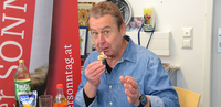 Udo Huber bei der Schokoriegelverkostung.