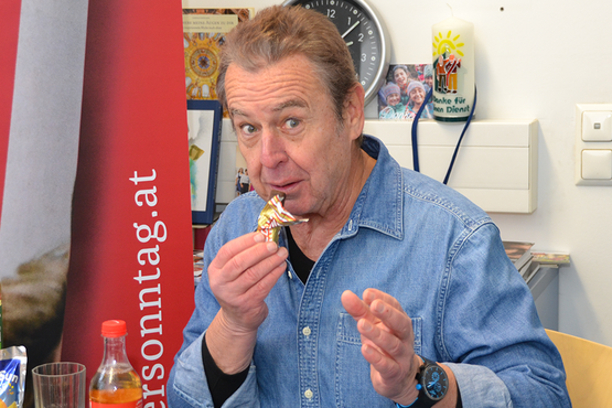 Udo Huber bei der Schokoriegelverkostung.