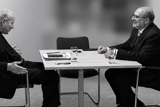 Kardinal Schönborn und Stephan Baier im Gespräch