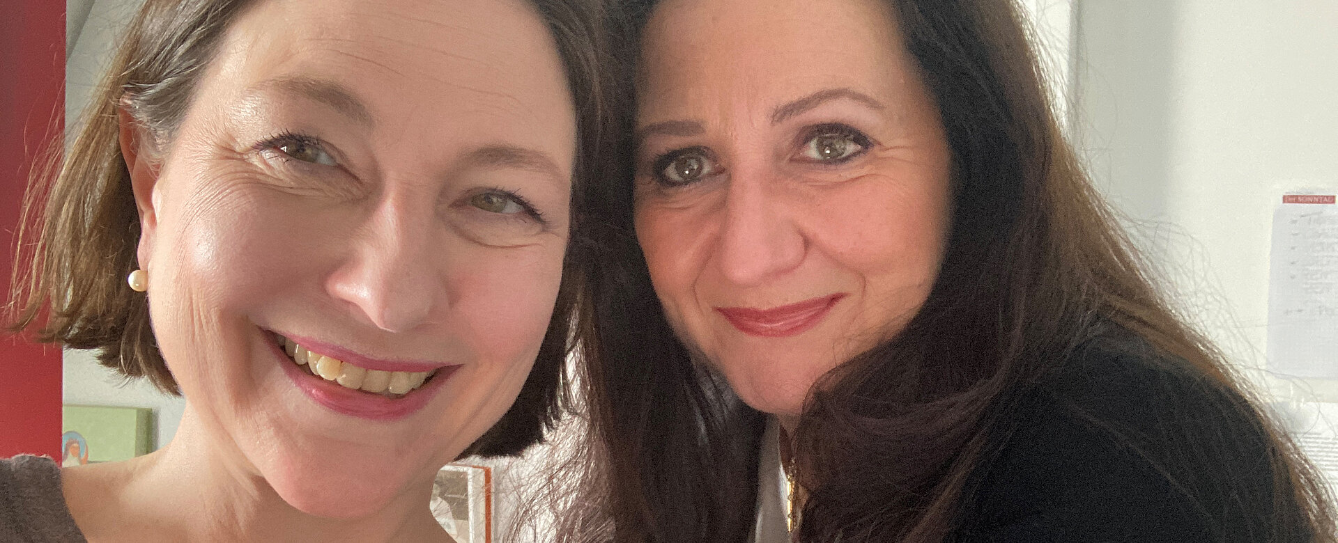 Carinthischer Sommer: Nadja Kayali, stellt das Programm des kommenden Sommer­festivals in der SONNTAGs-Jause mit Sophie Lauringer mit viel Freude vor. Dabei verrät Sie auch, warum sie auf die Gesellschaft einwirken will. 