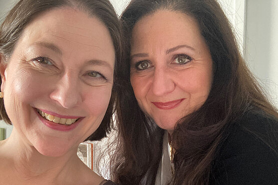 Carinthischer Sommer: Nadja Kayali, stellt das Programm des kommenden Sommer­festivals in der SONNTAGs-Jause mit Sophie Lauringer mit viel Freude vor. Dabei verrät Sie auch, warum sie auf die Gesellschaft einwirken will. 