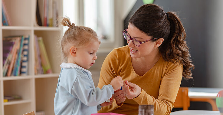 Tipps, wie die Eingewöhnung in den Kindergarten gelingen kann. 