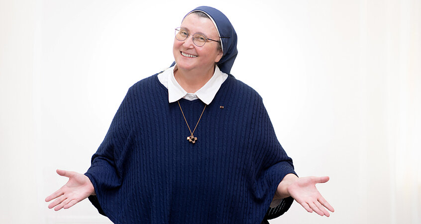 Schwester Teresa Zukic wurde als Skateboard-fahrende Nonne bekannt. 