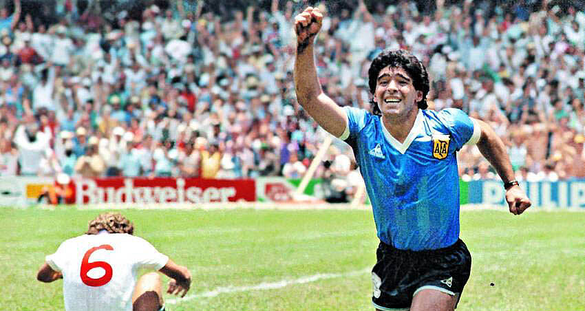 „La mano de Dios“ Der Argentinier Diego Maradona jubelt nach seinem legendären Tor bei der Fußball-WM 1986. 