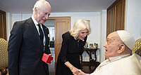 König Charles und Königin Camilla trafen am Mittwoch, den 9. April 2025 Papst Franziskus bei einem privaten Treffen. 