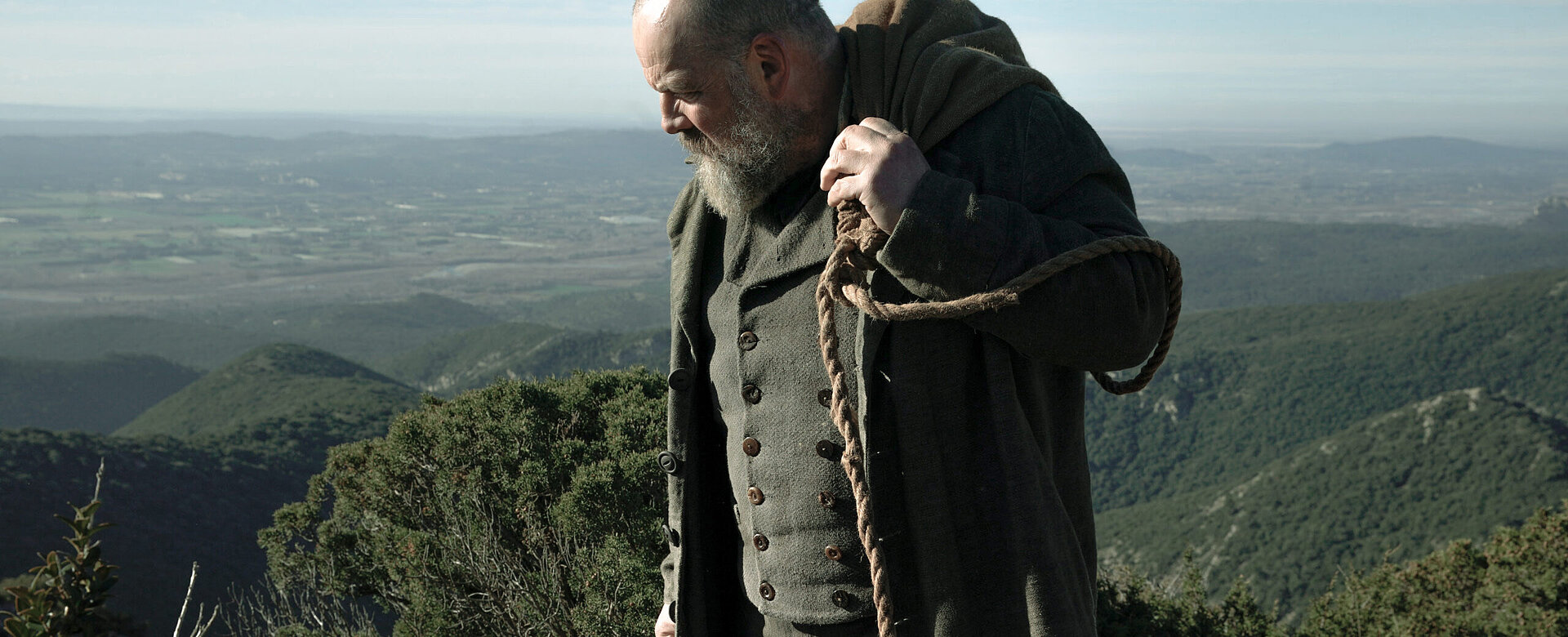 Die Landschaftsaufnahmen der Provence-Alpes-Côte d’Azur verstärken den meditativen Charakter des Films – Jean Valjean (Grégory Gadebois) macht eine innere Veränderung durch.