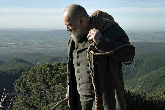 Die Landschaftsaufnahmen der Provence-Alpes-Côte d’Azur verstärken den meditativen Charakter des Films – Jean Valjean (Grégory Gadebois) macht eine innere Veränderung durch.