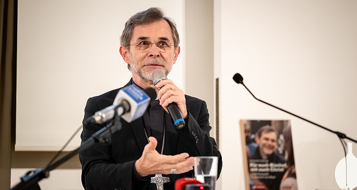 Erzbischof Josef Grünwidl: "Gott umarmt uns in der Wirklichkeit".