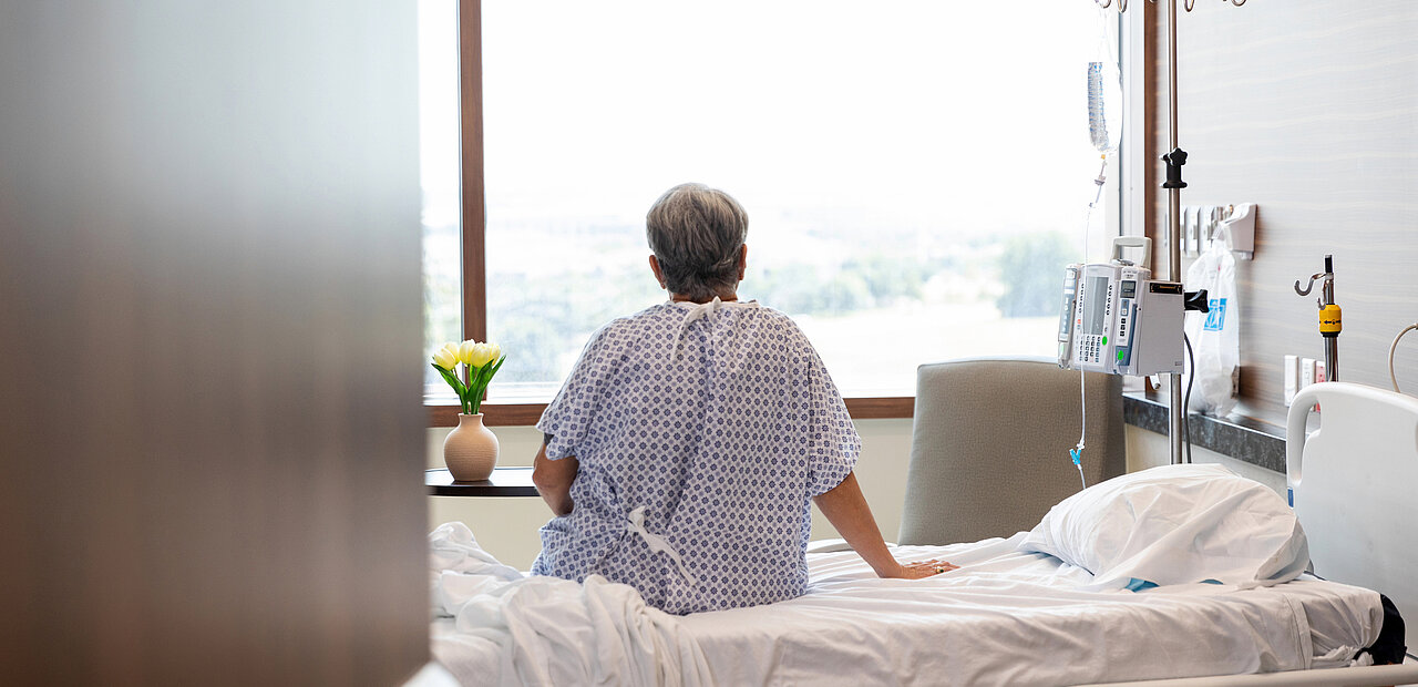 "Als Seelsorgerin habe ich Zeit, die Lebensgeschichte der Betroffenen anzuhören, ihre subjektiven Ängste, Wünsche und Bedürfnisse wahrzunehmen und die ganze Person hinter dem pathologischen Befund zu sehen", Elisabeth Wolfslehner. 