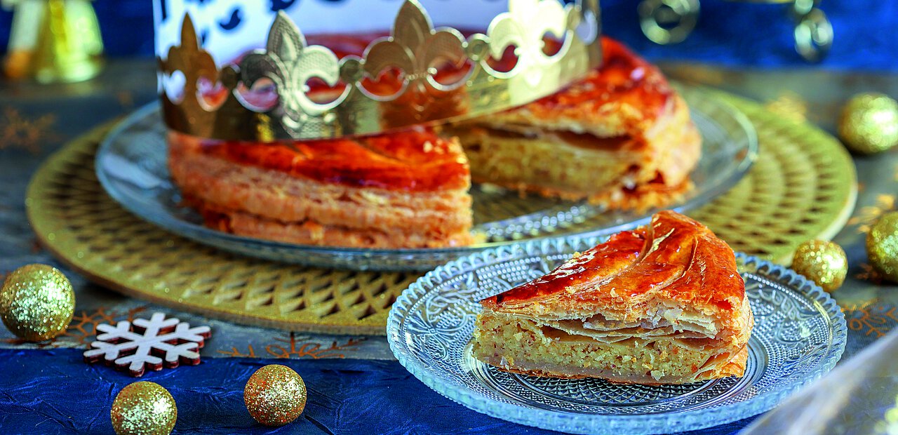 Wer die versteckte Bohne im Dreikönigskuchen findet, ist König für einen Tag. 