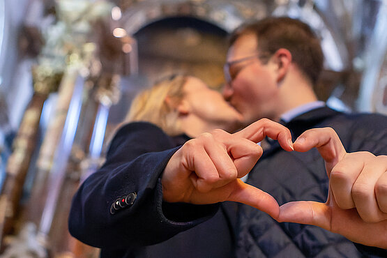 Viele Kirchen in Wien bieten einen Segen für Liebespaare zu Valentinstag an. 