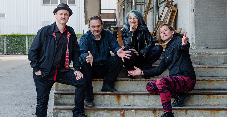 Sie sind weder eine christliche Punkband, noch sind alle Mitglieder katholisch: Warum es sich trotzdem lohnt, in die Musik von „Pfarrkaffee“ hineinzuhören. 