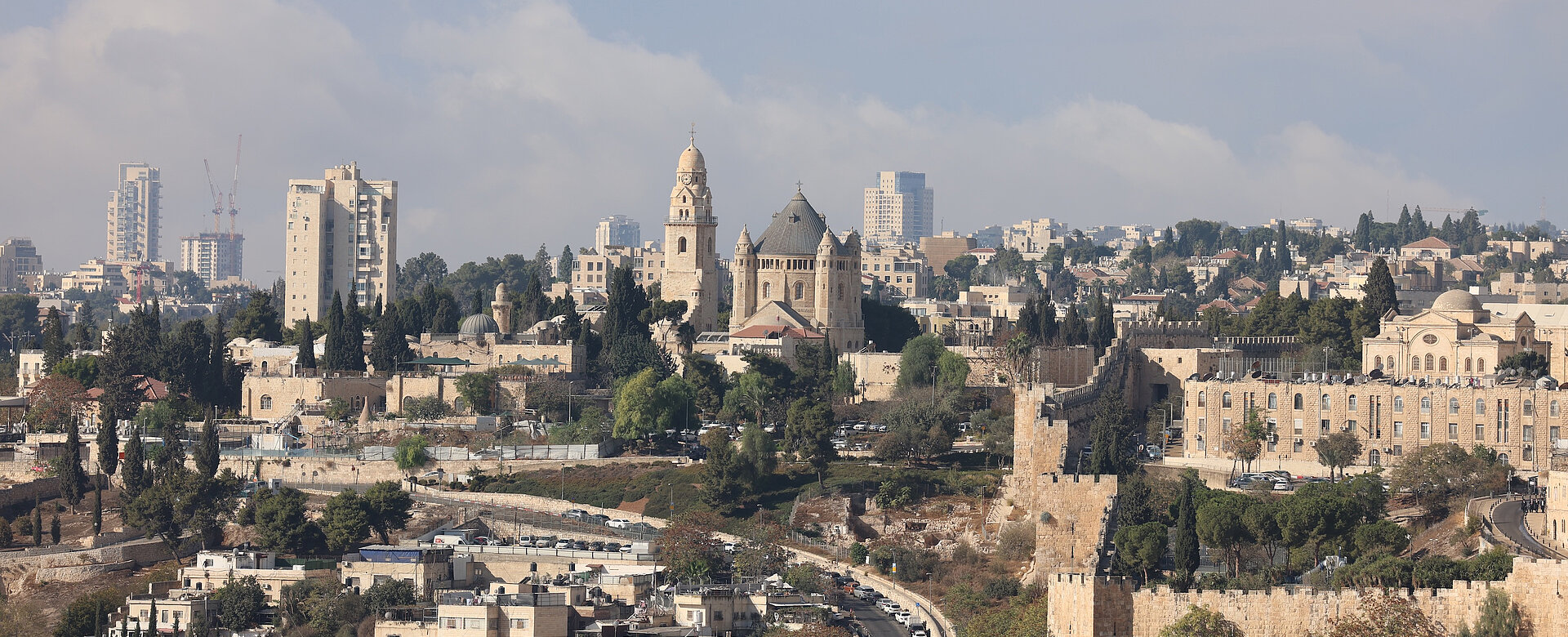 Auf dem Berg Zion: Die Dormitio-Basilika steht seit 125 Jahren auf alten steinernen und  mündlichen Zeugen des christlichen Glaubens, der kleinsten Minderheit in Jerusalem.
