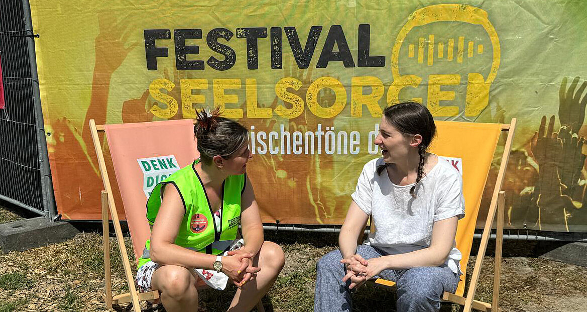 Sabine Kräutel-Höfer (links) ist zum dritten Mal Festivalseelsorgerin am Wiener Donauinselfest. 