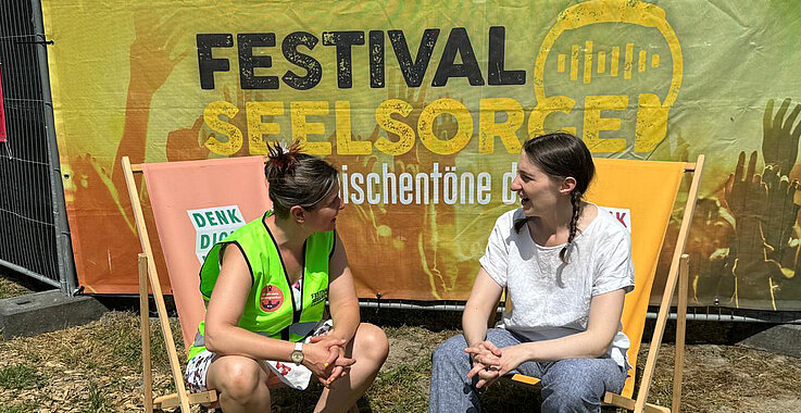 Sabine Kräutel-Höfer (links) ist zum dritten Mal Festivalseelsorgerin am Wiener Donauinselfest. 