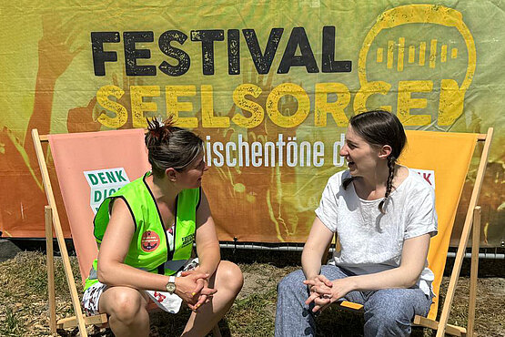 Sabine Kräutel-Höfer (links) ist zum dritten Mal Festivalseelsorgerin am Wiener Donauinselfest. 