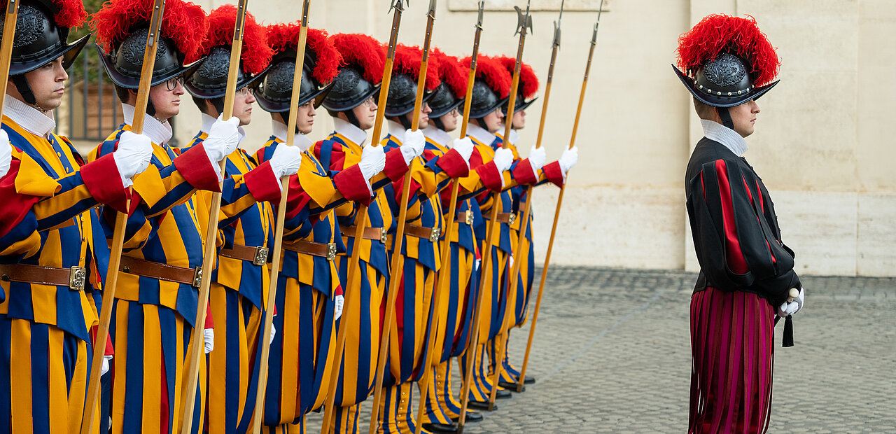 Wie die Päpste vor ihm wird auch Leo XIV. von den Schweizergardisten bewacht. „Er schätzt unsere Arbeit sehr, das merken wir“, sagen die Angehörigen der ältesten Armee der Welt.