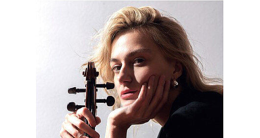Solo-Bratschistin Kateryna Suprun aus der Ukraine ist künstlerische Leiterin des Orchesters „Mriya“ in Berlin.