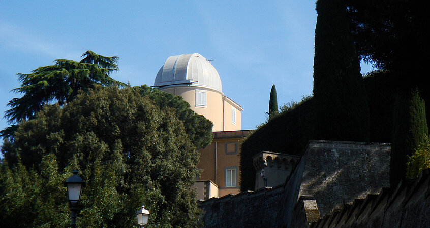 Die Sternwarte des Papstes in Castel Gandolfo südlich von Rom.