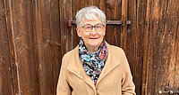Das Vertrauen in Gott lässt Christine Mills fröhlich und zuversichtlich bleiben - auch in bewegten Jahren. 