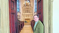 Nikolaus Haselsteiner öffnet das Tor zur sonst geschlossenen Andreaskapelle.