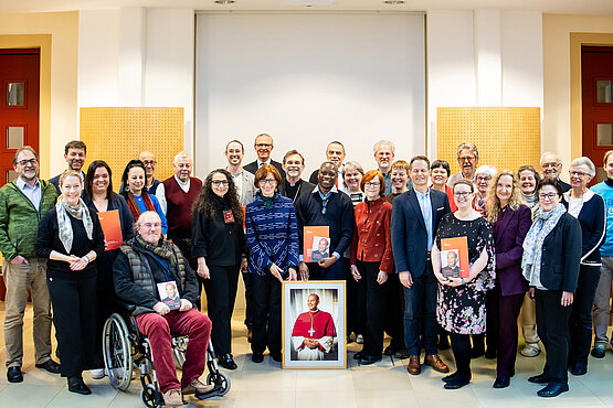 Im Einsatz wie der Weihbischof: die Preisträgerinnen und Preisträger des Florian-Kuntner-Preises 2026.