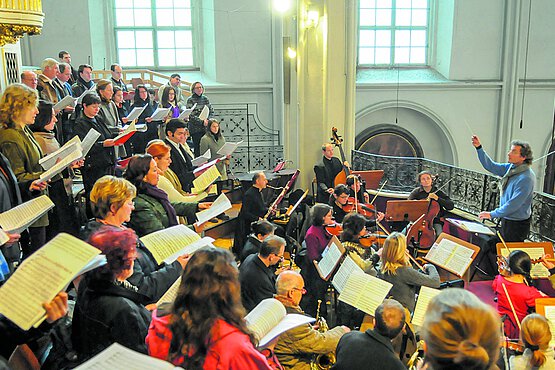 Gut besucht sind Gottesdienste mit besonders gestalteter Musik der Sänger.
