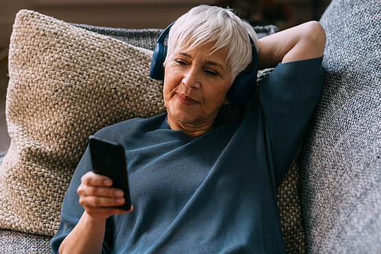 Ob auf dem Weg zur Arbeit, beim Spazierengehen oder in ruhigen Momenten zu Hause – Podcasts sind eine ideale Plattform, um Glaubensthemen auf moderne Weise zu vermitteln. 