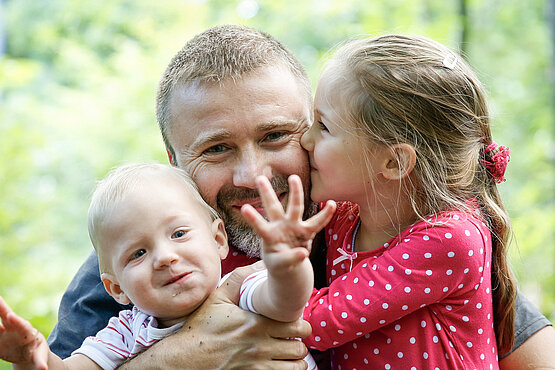 Vater sein ist nicht immer einfach. Chefredakteurin Sophie Lauringer ruft dazu auf, Papas nicht nur zum Vatertag Mut zu machen. 