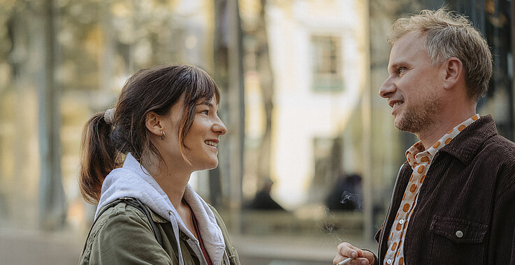 Kinotipp: In Heli (Robert Stadlober) findet Barbara (Valerie Pachner) einen aufmerksamen, ehrlichen und in allen Belangen echten Partner ... 