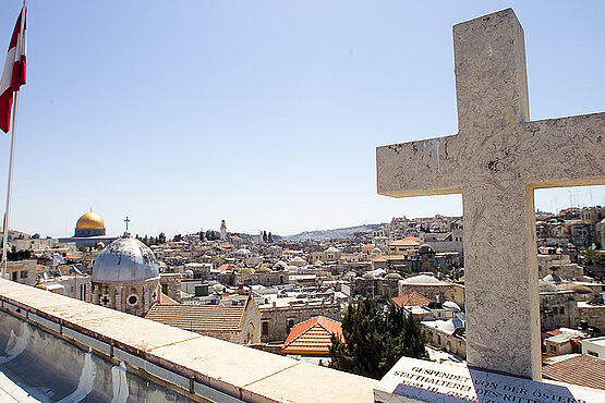 Blick auf das irdische Jerusalem vom Dach des Österreichischen Pilger-Hospizes.
