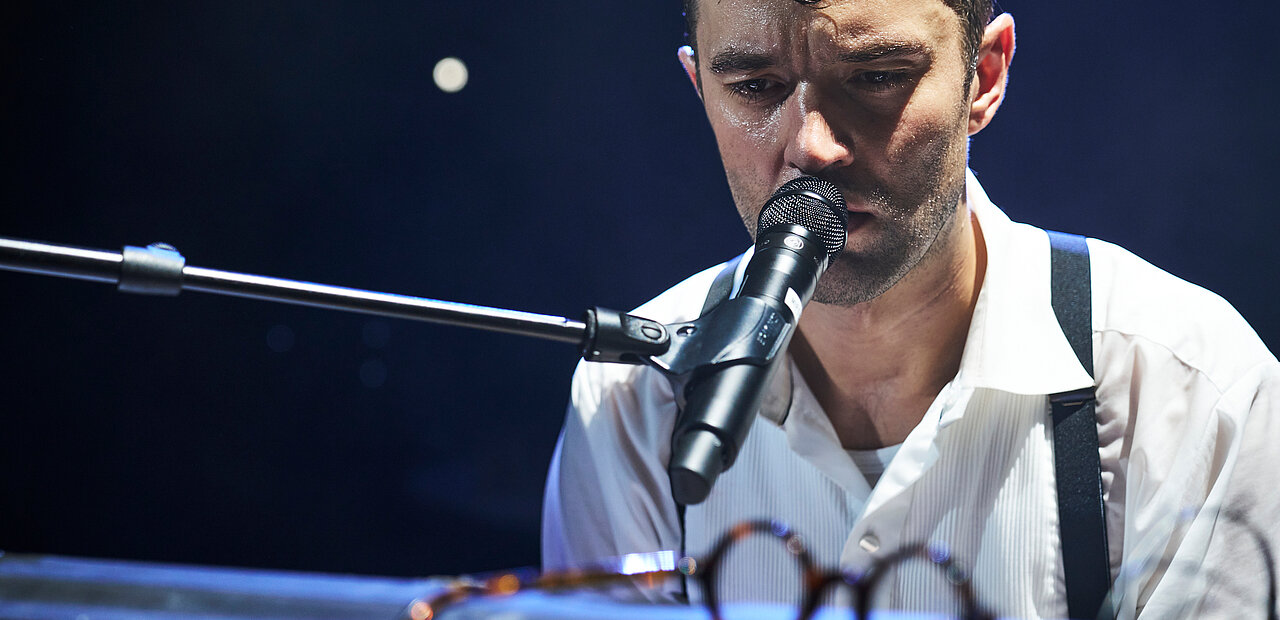 Begeistert auf der Burg-Bühne: Nils Strunk.