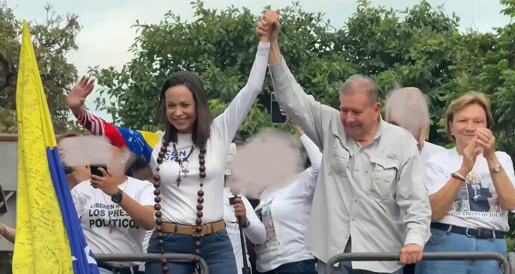 Rosenkränze in Venezuelas Nationalfarben sind María Corina Machados Markenzeichen.