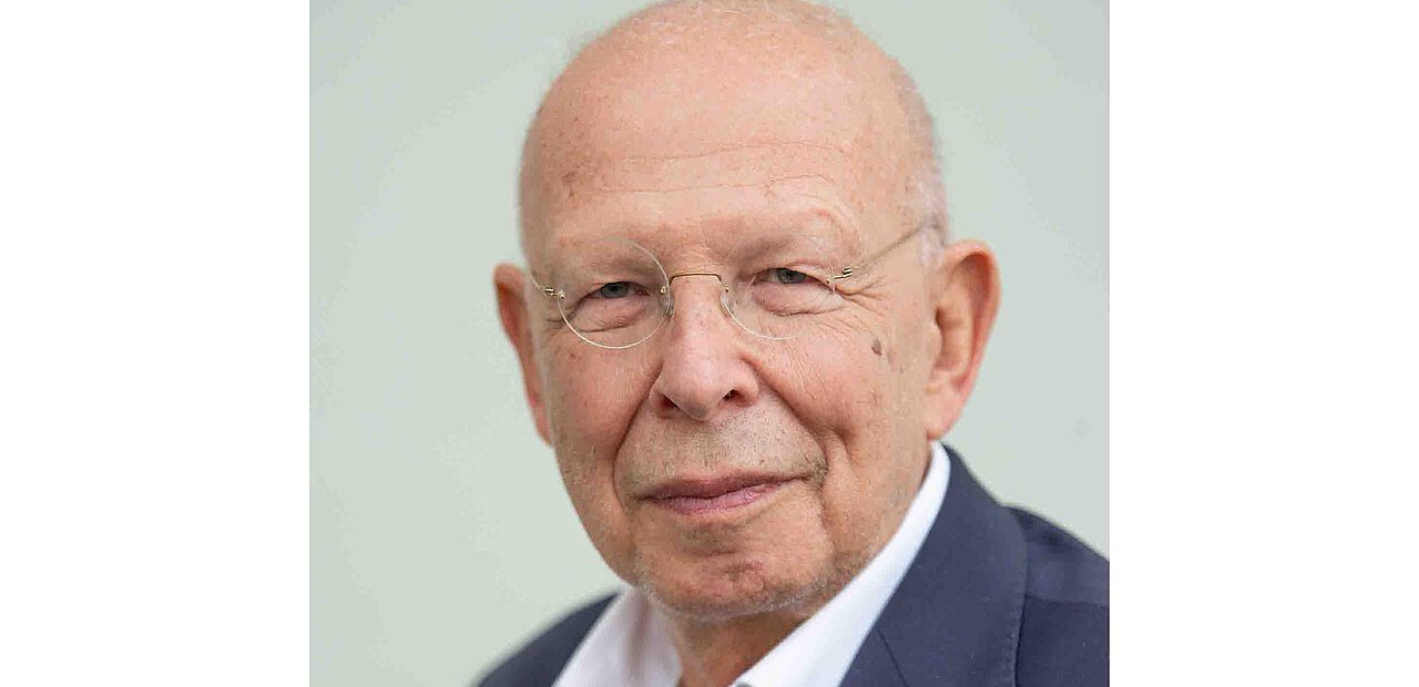 Rafael Seligmann beschreibt mit seinem Buch nicht tausendundeine Theorie über den Antisemitismus und wie man ihn bekämpft. Er liefert einen Lebensbericht. 