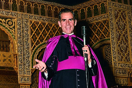 Erzbischof und Fernsehprediger Fulton Sheen gewann breite Popularität durch die ab 1930 ausgestrahlte Radiosendung „The Catholic Hour“.