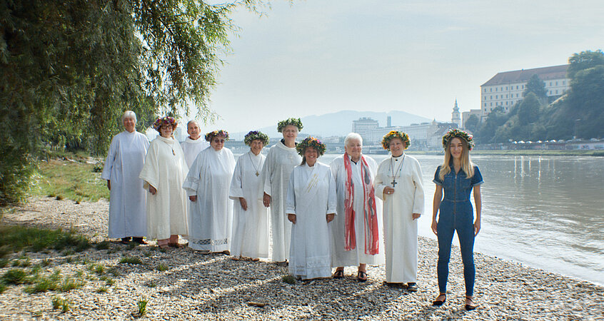 In Linz traf Inna Shevchenko (ganz rechts) auf Frauen, die sich zum Priestertum berufen fühlen.