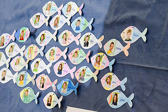 Auscgeschnitten Kinderfotos in Fischform.