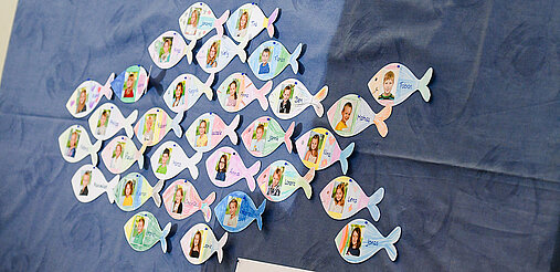 Auscgeschnitten Kinderfotos in Fischform.