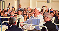 Der Gesundheitszustand von Papst Franziskus ist laut Vatikan weiterhin kritisch. 