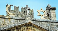Eine Besonderheit 2025 ist, dass sich die zentralen Fastenzeiten der drei großen abrahamitischen Religionen Christentum, Islam und Judentum überschneiden. 
