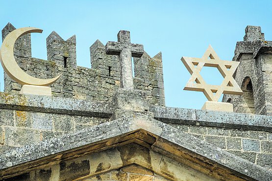Eine Besonderheit 2025 ist, dass sich die zentralen Fastenzeiten der drei großen abrahamitischen Religionen Christentum, Islam und Judentum überschneiden. 