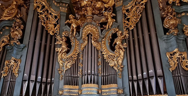 Die prachtvolle Orgel  wurde 1787 dem Wiener Dorotheerkloster abgekauft.  