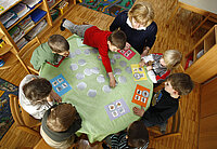Eine Gruppe von Kindern in Pfarrkindergärten