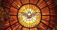 Das Fenster im Petersdom in Rom: die wohl berühmteste Darstellung des Heiligen Geistes als Taube.